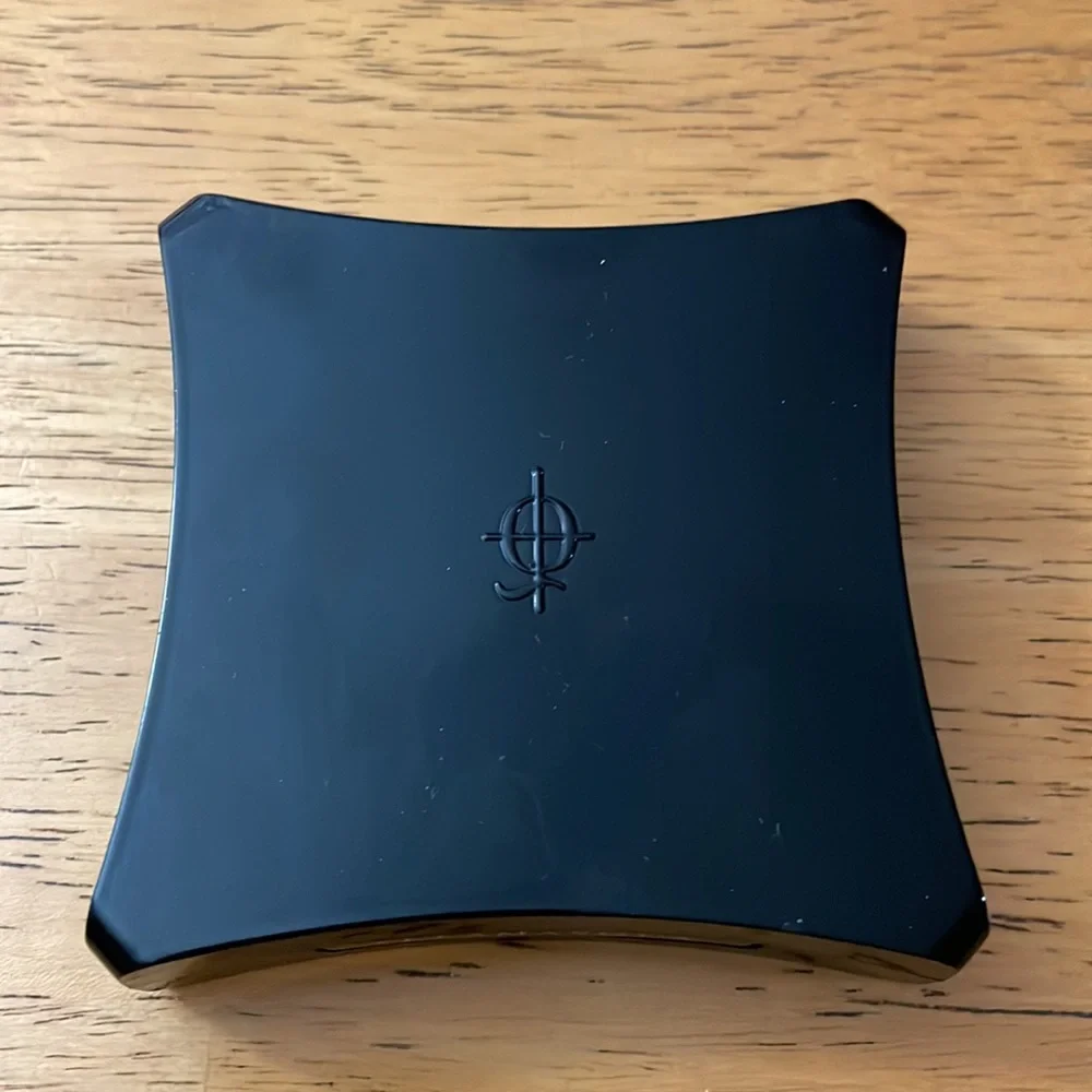 Illamasqua Beyond Powder in Dare